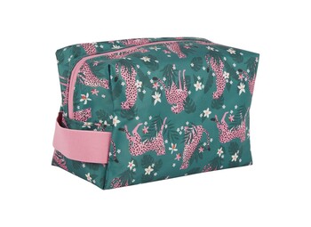 TK Maxx rozowa kosmetyczka w lamparty 49.99PLN