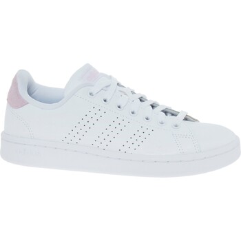 Białe buty sportowe