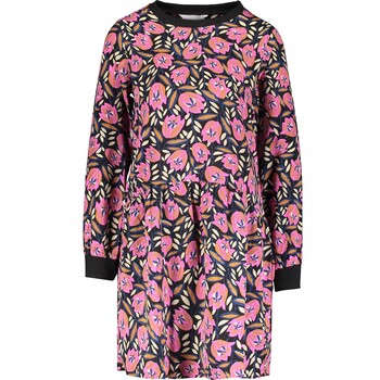 Różowa sukienka w kwiaty