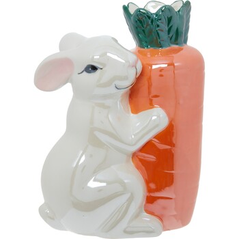 Wielkanocny zając z marchewką