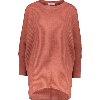 Różowy sweter oversize