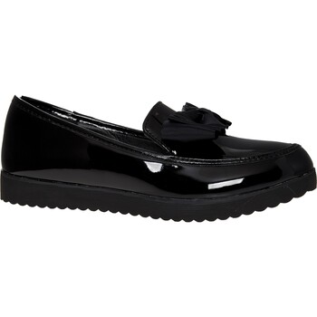 Lakierowane buty z kokardka