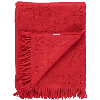 Czerwona narzuta z wzorem