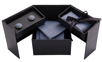 Krawat, spinki i poszetka w prezentowym zestawie