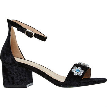 Czarne sandały na obcasie