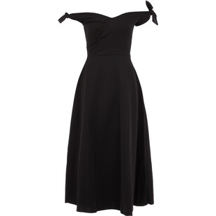 Sukienka z opadającymi ramionami