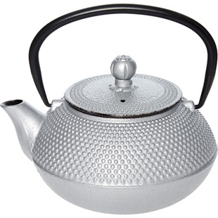 Srebrny imbryk do herbaty