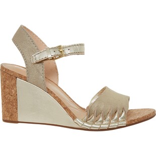 Sandały na koturnie