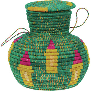 Zielony pleciony koszyk