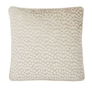 TK Maxx Biala velvetowa poduszka 94.99PLN