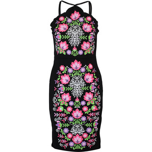 Czarna sukienka z kwiatowym motywem